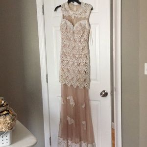 White prom/homecoming/ bridal event dress size 4